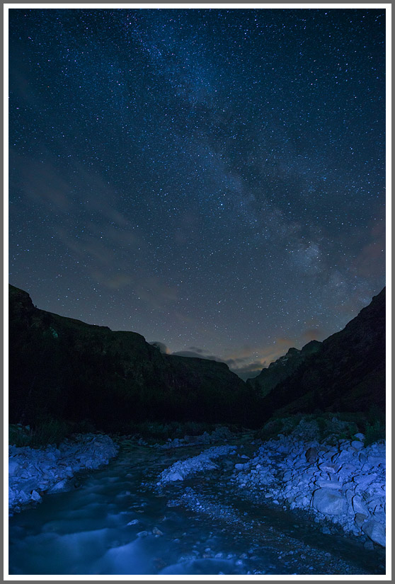 Der Torrente Savara bei Nacht